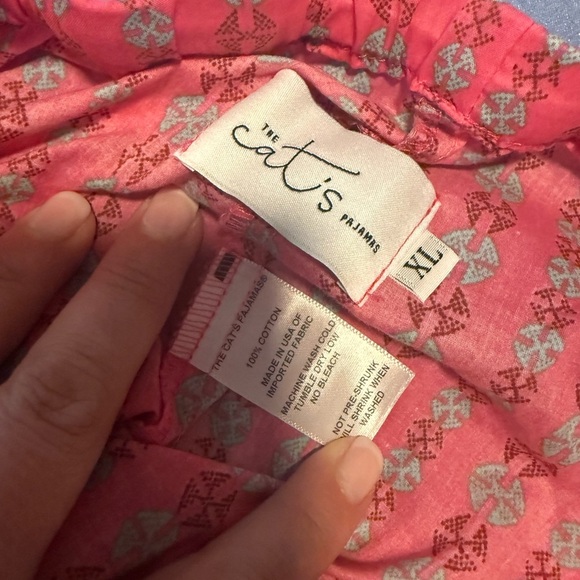 The Cat’s Pajamas Pink Notched Collar Pajama Top and Bottom Set - Picture 10 of 11